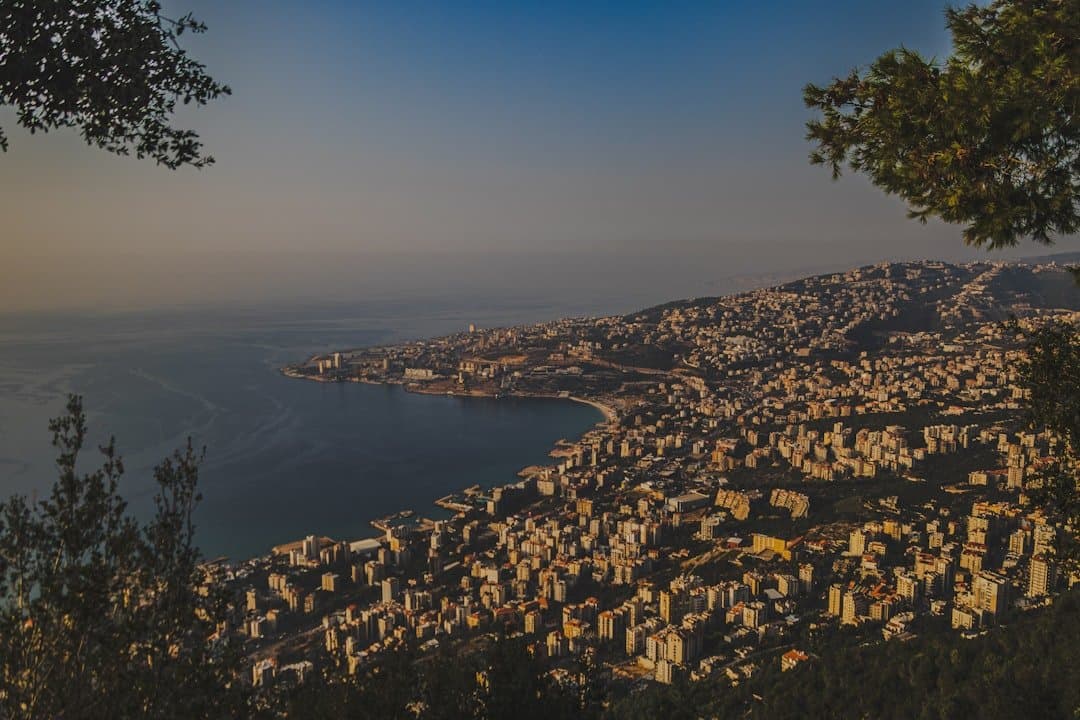 Conflit au Moyen-Orient : Israël maintient ses frappes au Liban malgré le cessez-le-feu