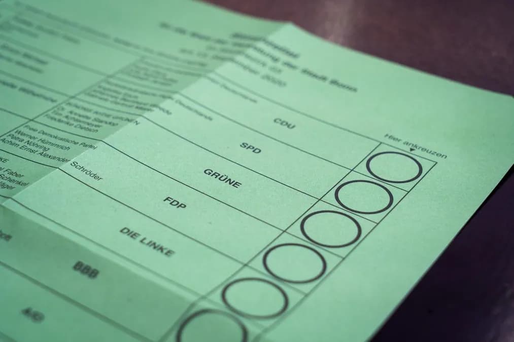 Décryptage : les coulisses du recrutement chaotique de Reform UK aux élections locales britanniques