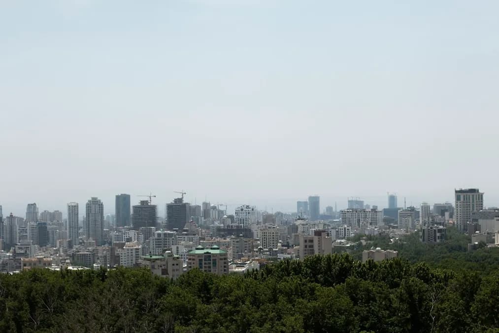 Tensions au Moyen-Orient : Trump évoque un cessez-le-feu fragile avec l’Iran prêt à riposter