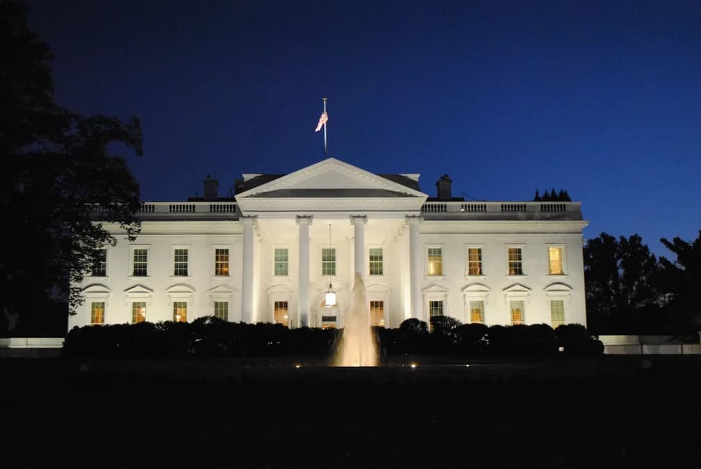 Donald Trump diffuse une vidéo IA d'un laser militaire américain dans le contexte du conflit au Moyen-Orient