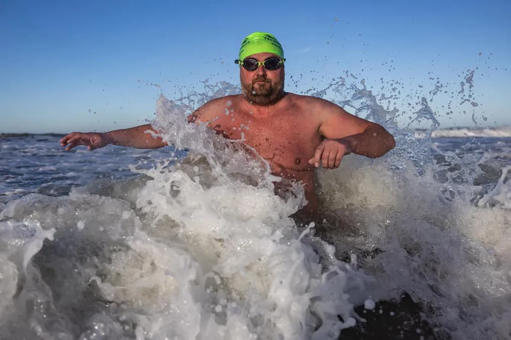 Stève Stievenart, premier homme à réussir la triple couronne du bout du monde en nageant le Rio de la Plata