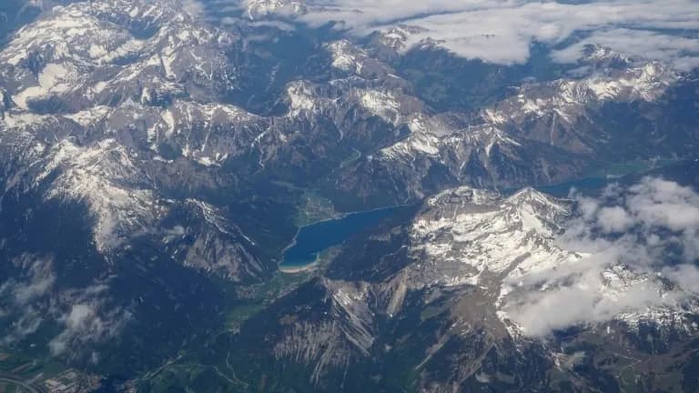 Tragédie dans les Alpes autrichiennes : un skieur slovaque tué par une avalanche