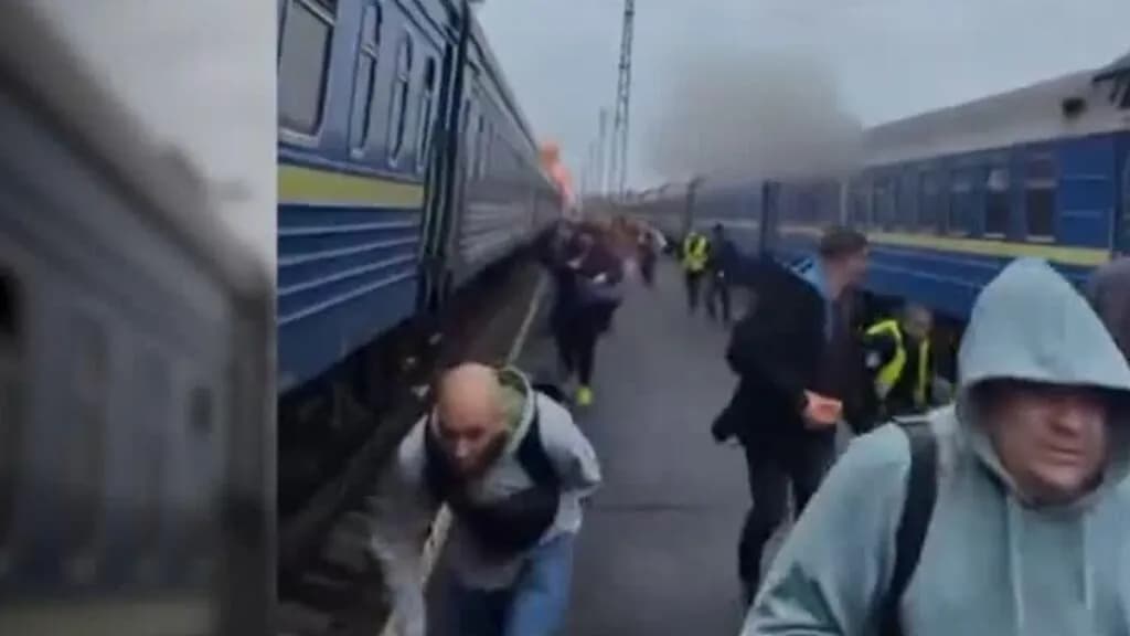 Frappe russe à 800 m de la frontière polonaise : un train endommagé et tensions accrues