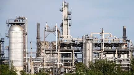 Carburants : le pétrole grimpe de plus de 3 % à cause des tensions au détroit d'Ozmuz