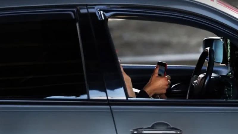 Suspension du permis pour usage du téléphone au volant étendue à toute la France