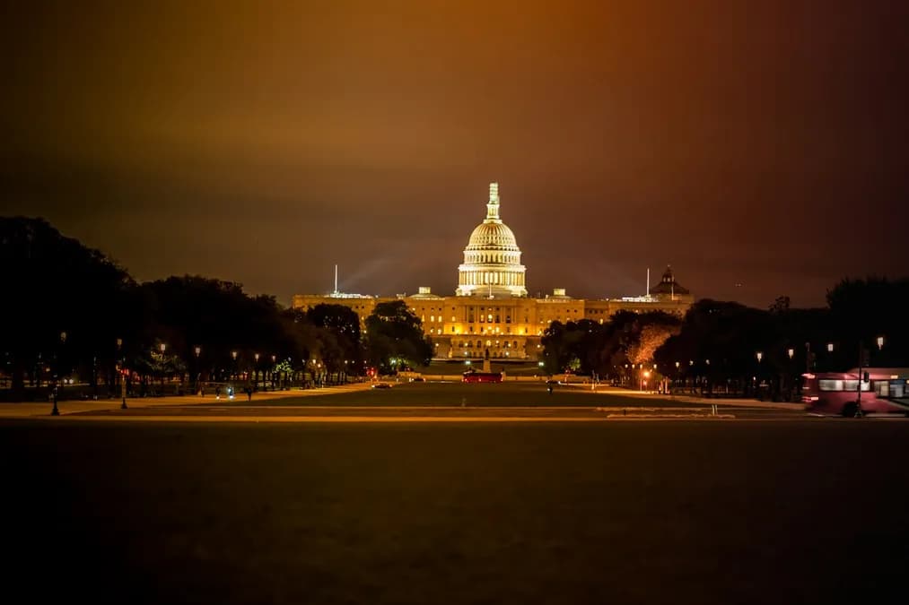 Hausse du diesel aux États-Unis : la colère des camionneurs menace les midterms de Trump