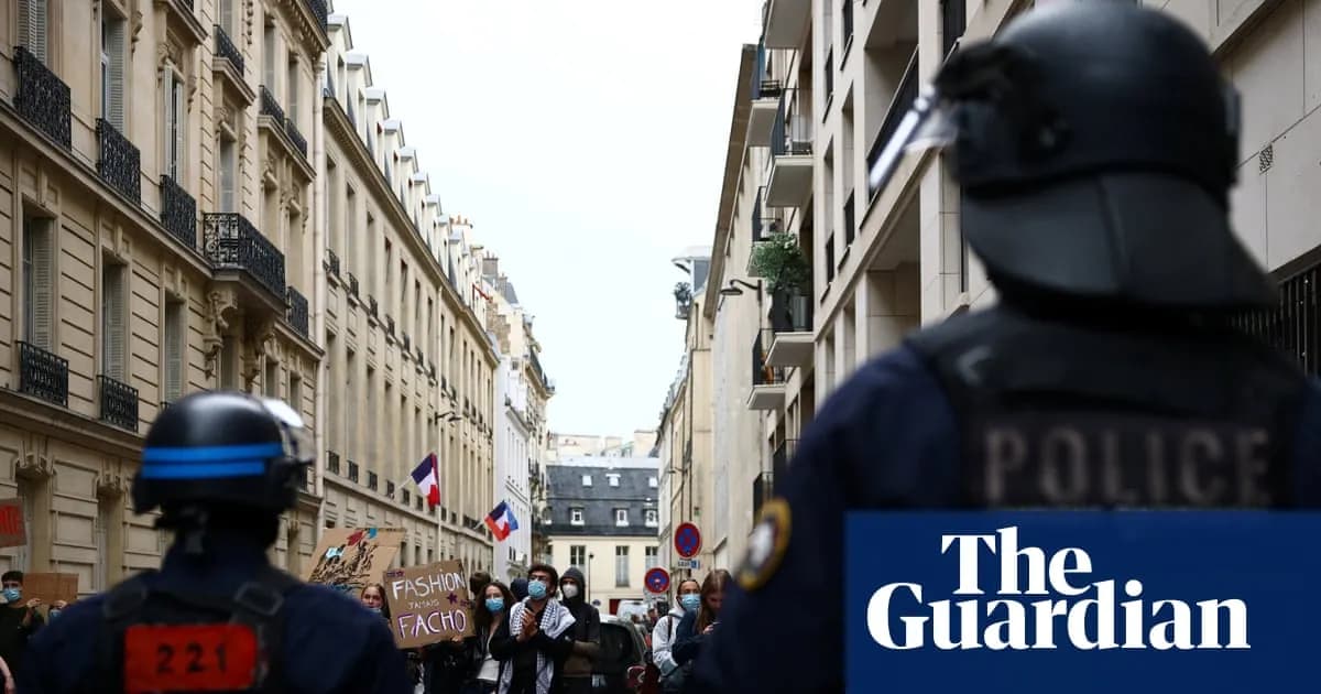 Police françaises suspendent les grenades lacrymogènes après la perte de main d'un lycéen lors d'une manifestation