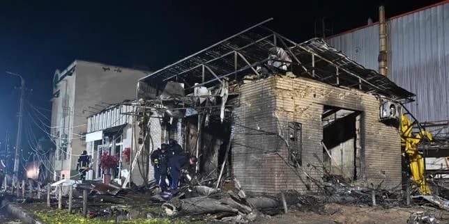 Frappe russe près de Kharkiv : 3 morts, 25 blessés, et le cessez-le-feu de Trump