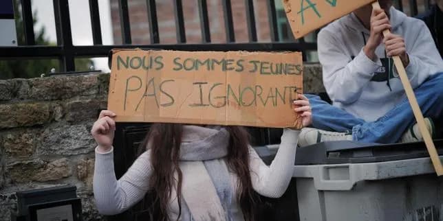 Fermeture de près de 200 lycées, mobilisation étudiante à Paris, Lyon, Marseille