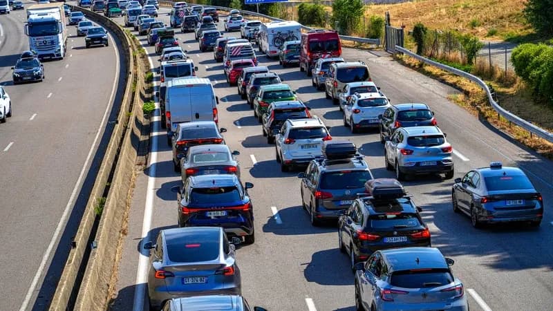 Réintroduction de la voiture en centre‑ville : impacts sur les politiques urbaines