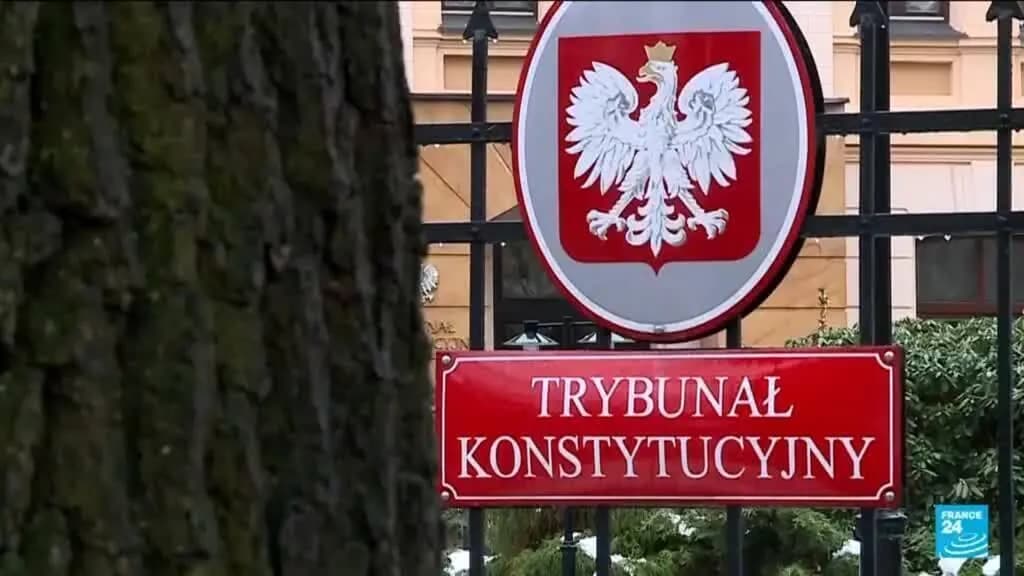 Polonaise : police bloque l'accès au Tribunal constitutionnel, aggravant la crise politique