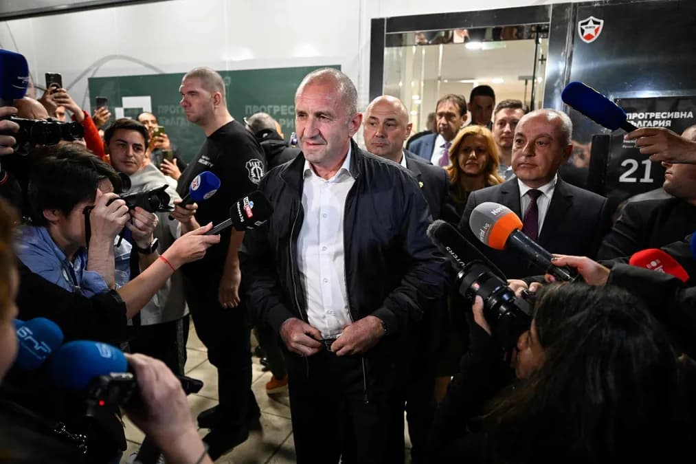 Bulgarie : la victoire nette de Radev aux législatives ouvre une ère de stabilité politique